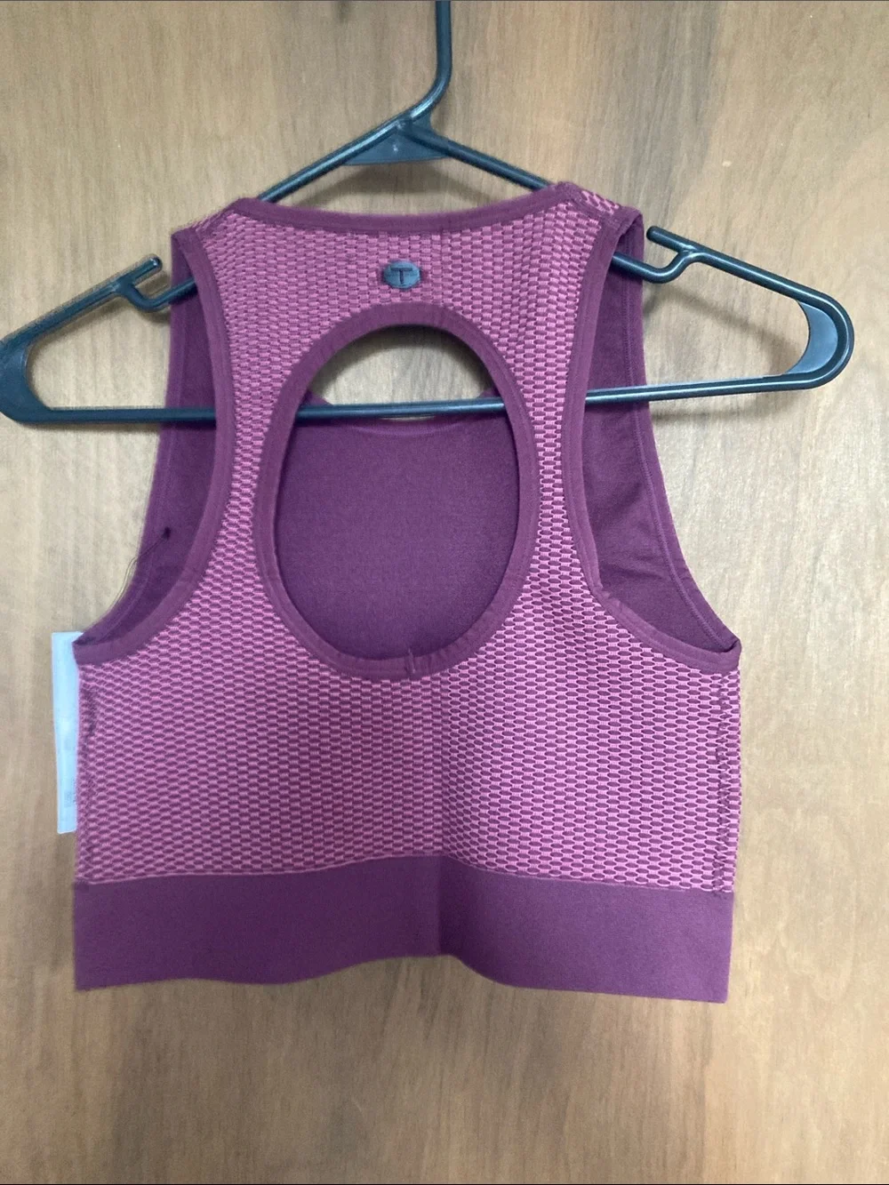Tahari sport bubble knit keyhole sports bra top S / M